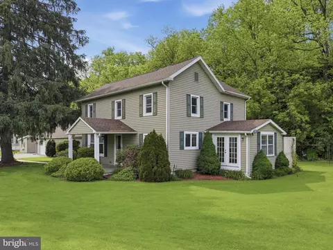 915 Long Run Rd, Mill Hall, PA 17751