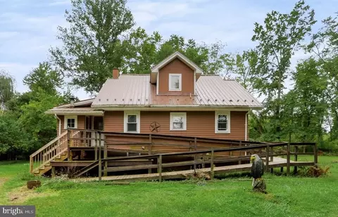 254 Cottage Ln, Mill Hall, PA 17751