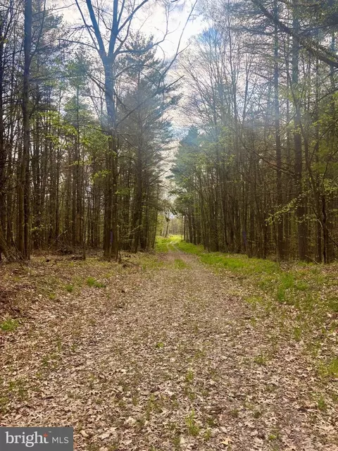 654 Edgewood Dr, Leeper, PA 16233