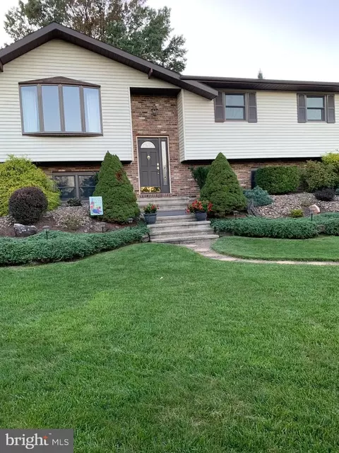 1223 Maple St, Bloomsburg, PA 17815