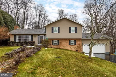 110 River Dr, Bloomsburg, PA 17815