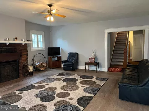 Living - 31 Cameron Rd, Driftwood, PA 15832 photo 2 of 4