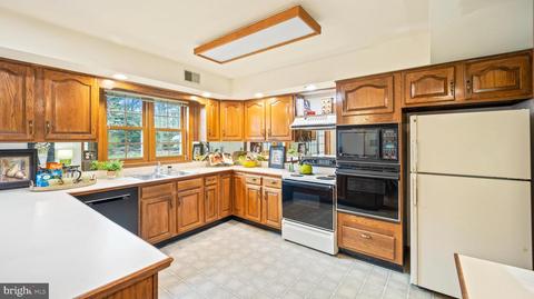 571 Berwyn Baptist Rd, Devon, PA 19333 photo 10