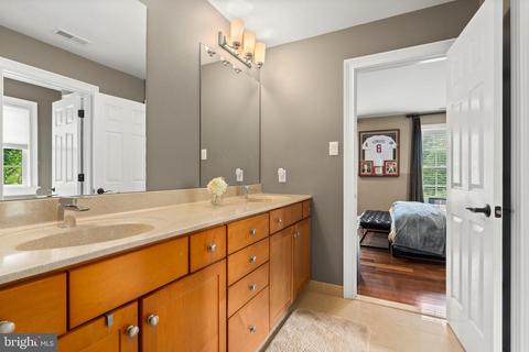323 Oakwood Ln, Devon, PA 19333 photo 32