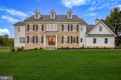 1 Red Barn Ln, Malvern, PA 19355