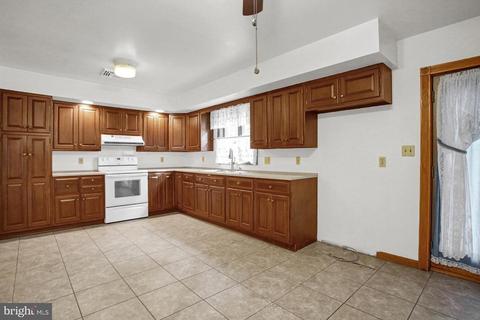455 Yoder Rd, Elverson, PA 19520 photo 8