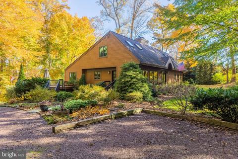320 Woodcrest Rd, West Grove, PA 19390