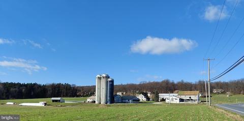 694 Twin County Rd, Honey Brook, PA 19344