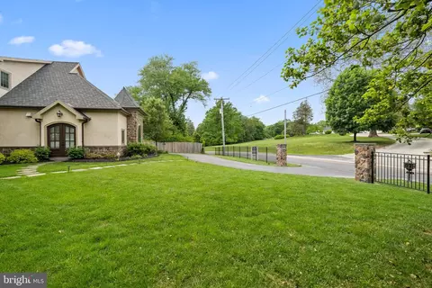 122 Old Lancaster Rd, Devon, PA 19333 photo 6