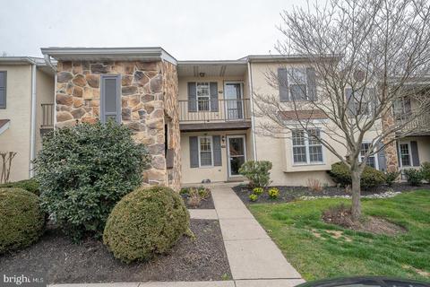 258 Valley Stream Ln, Chesterbrook, PA 19087