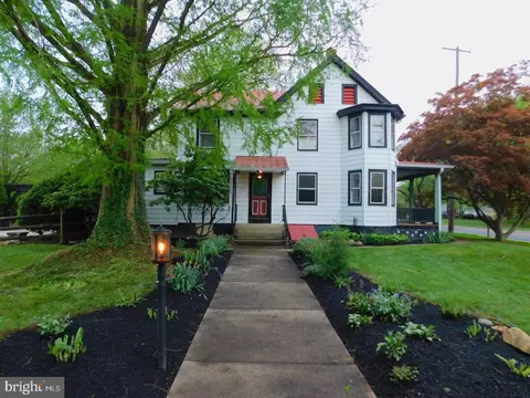 2037 Newark Rd, Lincoln University, PA 19352