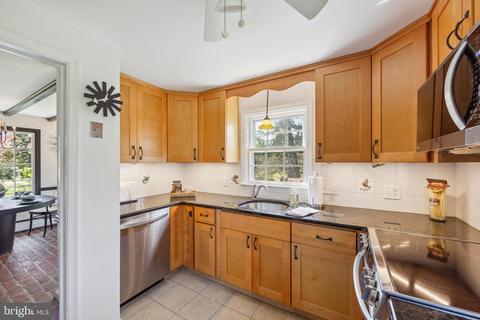 327 Berkley Rd, Devon, PA 19333 photo 9