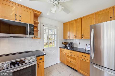 327 Berkley Rd, Devon, PA 19333 photo 10