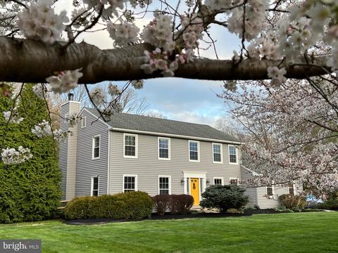107 Whitney Dr, Avondale, PA 19311