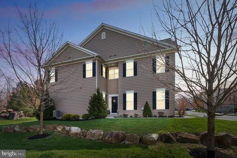 116 New Village Greene Dr, Honey Brook, PA 19344