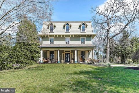 219 W Linden St, Kennett Square, PA 19348