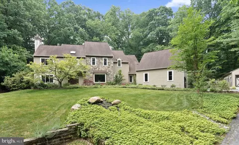 650 Strafford Cir, Wayne, PA 19087