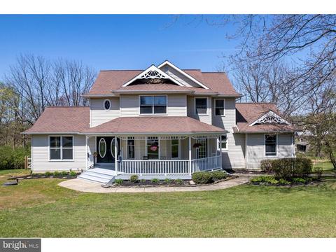 136 N Deer Run Dr, Lincoln University, PA 19352