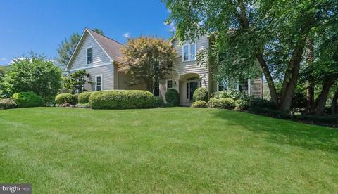 33 N Iroquois Ln, Chester Springs, PA 19425