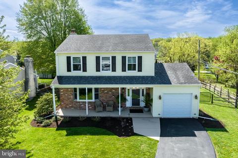 608 5th Ave, Parkesburg, PA 19365