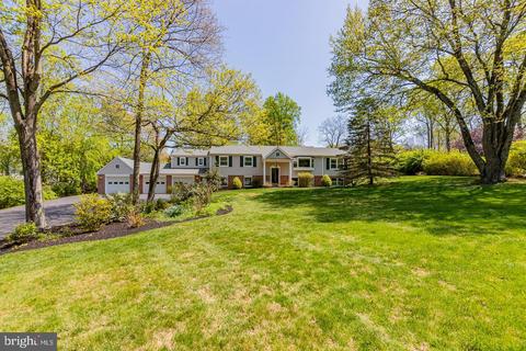 317 Horseshoe Ln, Downingtown, PA 19335