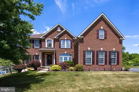 68 Allsmeer Dr, West Grove, PA 19390
