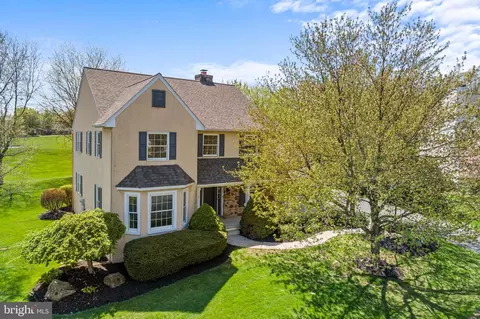 7 Churchill Dr, Elverson, PA 19520