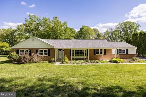 220 Woodland Dr, Downingtown, PA 19335