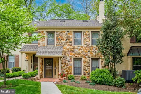 905 Weatherstone Dr, Paoli, PA 19301