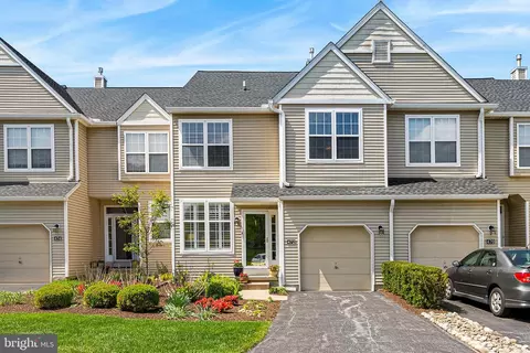472 Lake George Cir, West Chester, PA 19382
