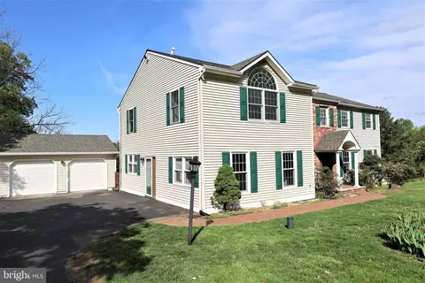2 Trevor Ln, Malvern, PA 19355 photo 3