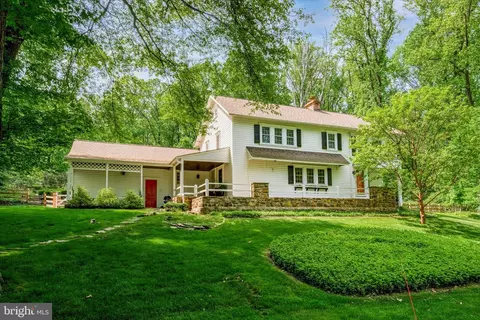 744 Pugh Rd, Wayne, PA 19087