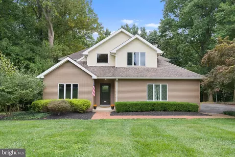14 Grist Mill Ln, West Grove, PA 19390