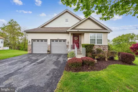 370 Randall Ln, Coatesville, PA 19320