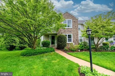 890 Amber Ln, West Chester, PA 19382