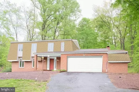 1300 Thomas Oakes Dr, Pottstown, PA 19465