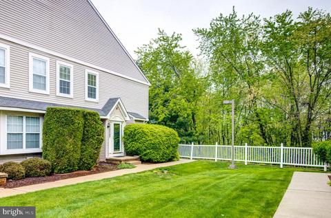 204 Black Walnut Dr, Phoenixville, PA 19460