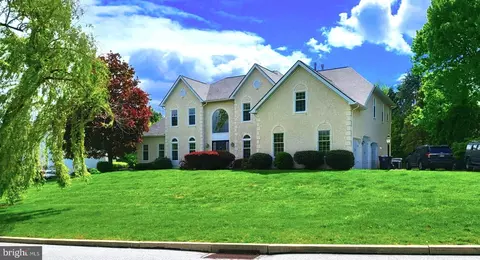 380 Shelbourne Ln, Phoenixville, PA 19460