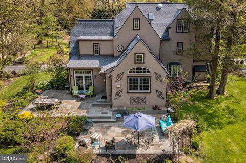 5 Hedgerow Ln, Strafford, PA 19087