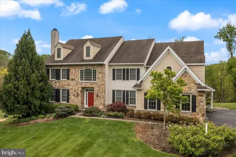 3 Overlook Cir, West Chester, PA 19382