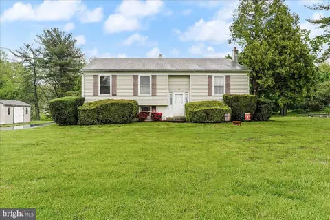 690 W Avondale New London Rd, West Grove, PA 19390