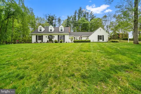 1068 Squire Cheney Dr, West Chester, PA 19382