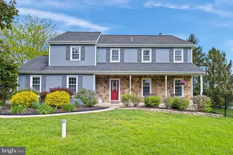 1202 Carriage Hill Dr, Phoenixville, PA 19460