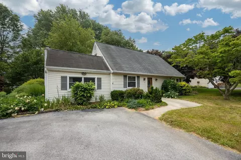 6 Hillcrest Dr, Downingtown, PA 19335