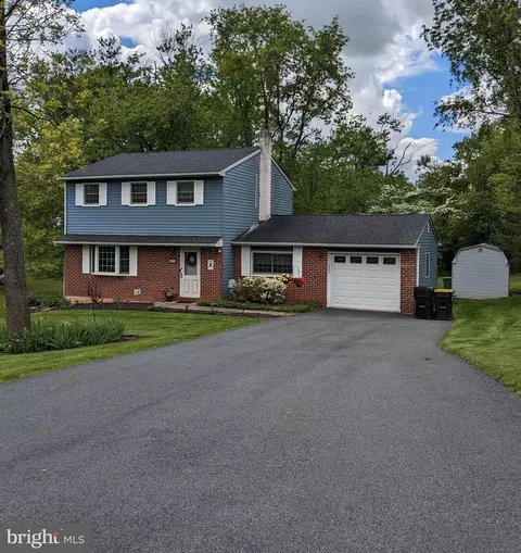 230 Brownstone Dr, Pottstown, PA 19465