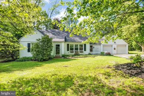 7 Devon Rd, Malvern, PA 19355