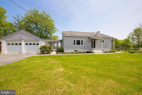 1013 Twin County Rd, Honey Brook, PA 19344