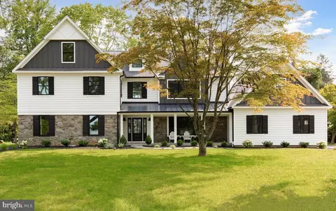 405 Green Hill Ln, Berwyn, PA 19312