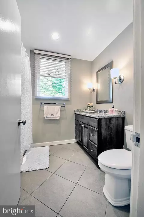6 Ile Dhuyere, Devon, PA 19333 photo 21