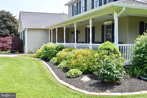 8 Meadow Wood Ln, Landenberg, PA 19350